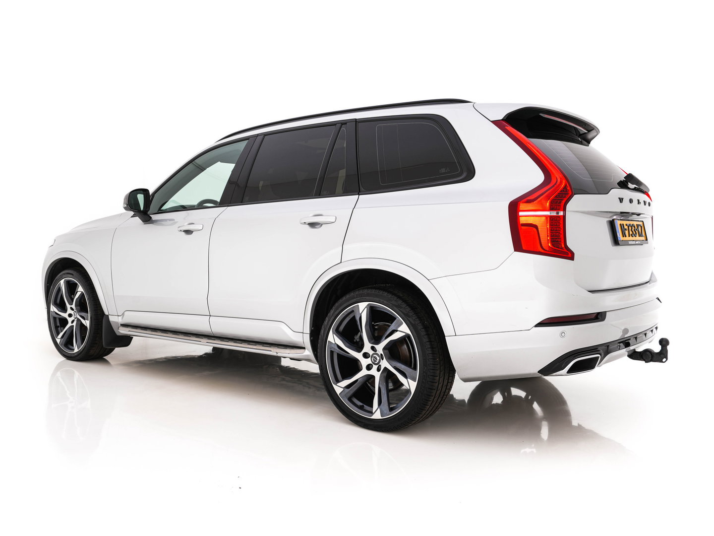 Volvo XC90 2.0 B5 AWD Inscription R-Design Intro Edition [7-Pers.] Aut. *PANO | LEATHER-ALCANTARA | FULL-LED | MEMORY-PACK | BOWERS&WILKINS | BLINDSPOT | KEYLESS | DIGI-COCKPIT | NAVI-FULLMAP | PRIVACYGLASS | HEATED-SPORTSEATS | TOWBAR | 20''ALU*