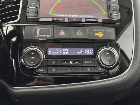 Mitsubishi Outlander 2.0 PHEV Instyle+ (Plug-In) Aut.* FULL-LEATHER | XENON | NAVI-FULLMAP | KEYLESS | CAMERA | HEATED-COMFORTSEATS | ECC | SHIFT-PADDELS | PDC | CRUISE | DAB | TOWBAR | PRIVACY-GLASS | LANE-ASSIST | 18'' ALU*