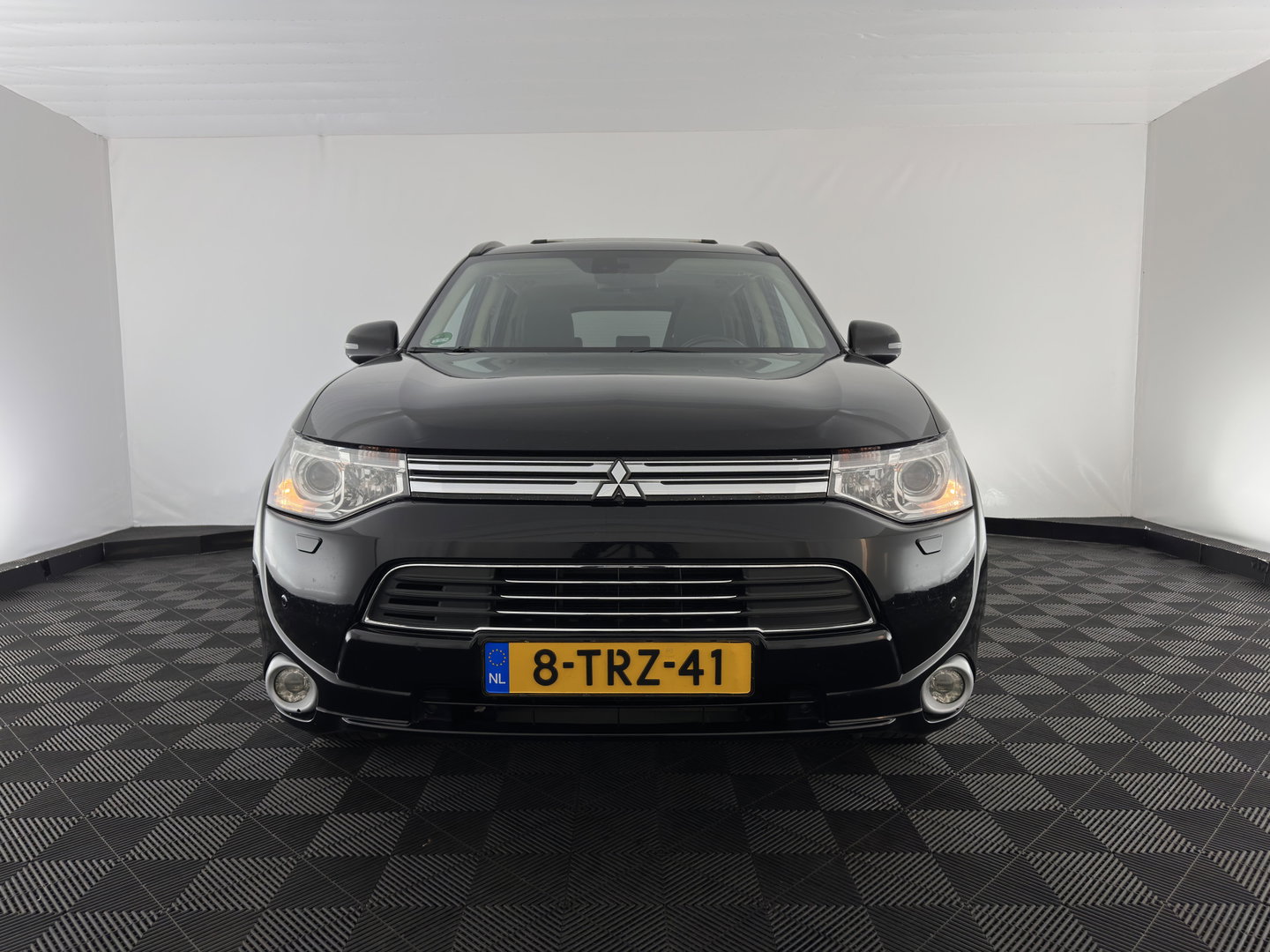 Mitsubishi Outlander 2.0 PHEV Instyle+ (Plug-In) Aut.* FULL-LEATHER | XENON | NAVI-FULLMAP | KEYLESS | CAMERA | HEATED-COMFORTSEATS | ECC | SHIFT-PADDELS | PDC | CRUISE | DAB | TOWBAR | PRIVACY-GLASS | LANE-ASSIST | 18'' ALU*