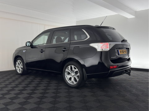 Mitsubishi Outlander 2.0 PHEV Instyle+ (Plug-In) Aut.* FULL-LEATHER | XENON | NAVI-FULLMAP | KEYLESS | CAMERA | HEATED-COMFORTSEATS | ECC | SHIFT-PADDELS | PDC | CRUISE | DAB | TOWBAR | PRIVACY-GLASS | LANE-ASSIST | 18'' ALU*