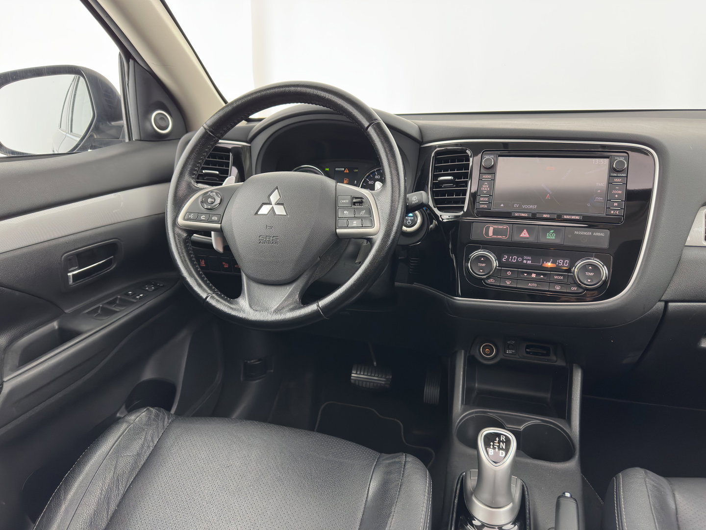 Mitsubishi Outlander 2.0 PHEV Instyle+ (Plug-In) Aut.* FULL-LEATHER | XENON | NAVI-FULLMAP | KEYLESS | CAMERA | HEATED-COMFORTSEATS | ECC | SHIFT-PADDELS | PDC | CRUISE | DAB | TOWBAR | PRIVACY-GLASS | LANE-ASSIST | 18'' ALU*