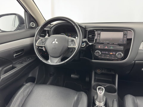 Mitsubishi Outlander 2.0 PHEV Instyle+ (Plug-In) Aut.* FULL-LEATHER | XENON | NAVI-FULLMAP | KEYLESS | CAMERA | HEATED-COMFORTSEATS | ECC | SHIFT-PADDELS | PDC | CRUISE | DAB | TOWBAR | PRIVACY-GLASS | LANE-ASSIST | 18'' ALU*