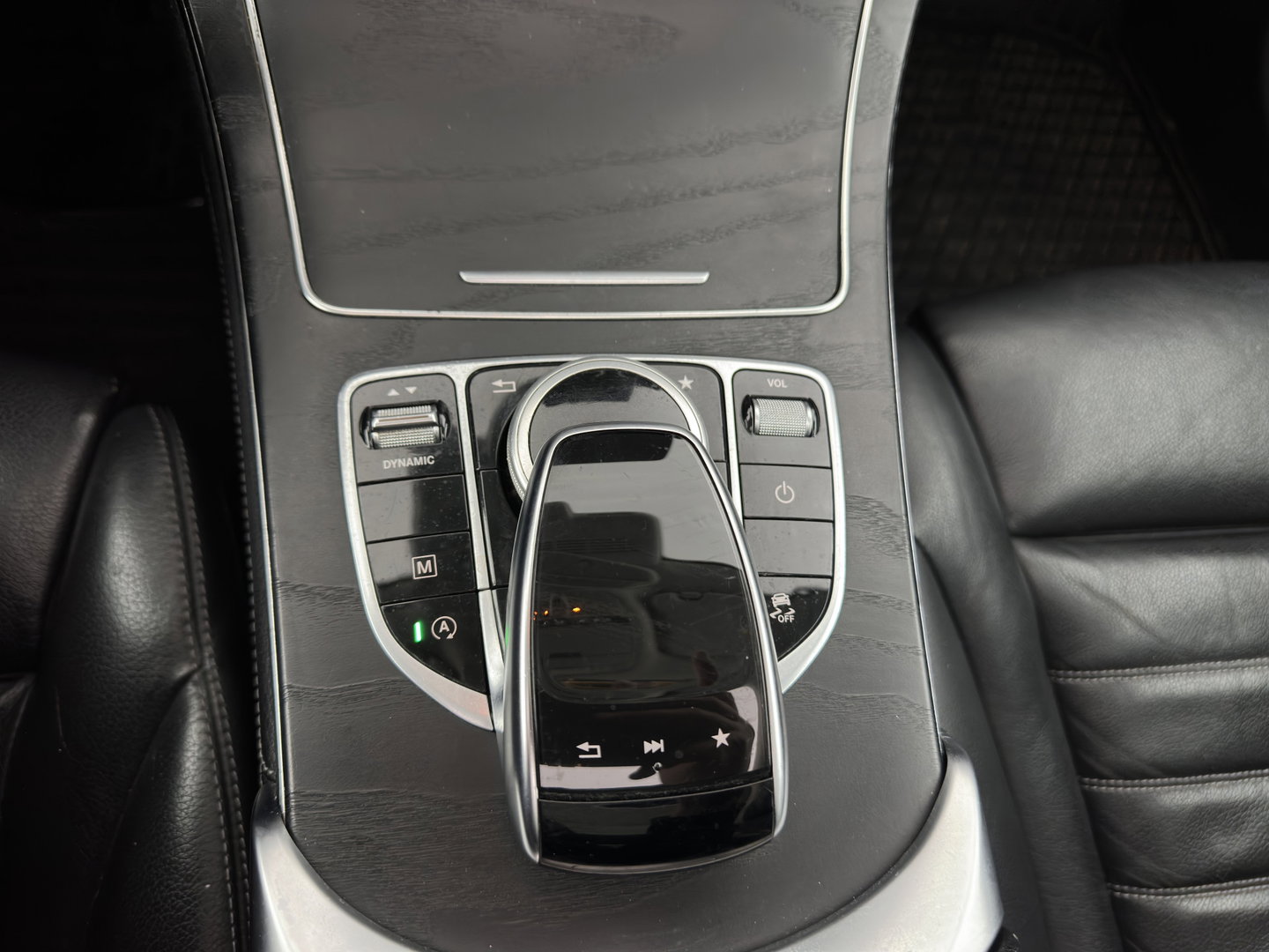 Mercedes-Benz GLC 220d 4MATIC Premium Plus (INCL-BTW) *PANO | LEATHER | FULL-LED | MEMORY-PACK | TOPVIEW | BLINDSPOT | HEATED-COMFORTSEATS | NAVI-FULLMAP | ECC | PDC | CRUISE | SHIFTPADDLES | TOWBAR | 18''ALU*