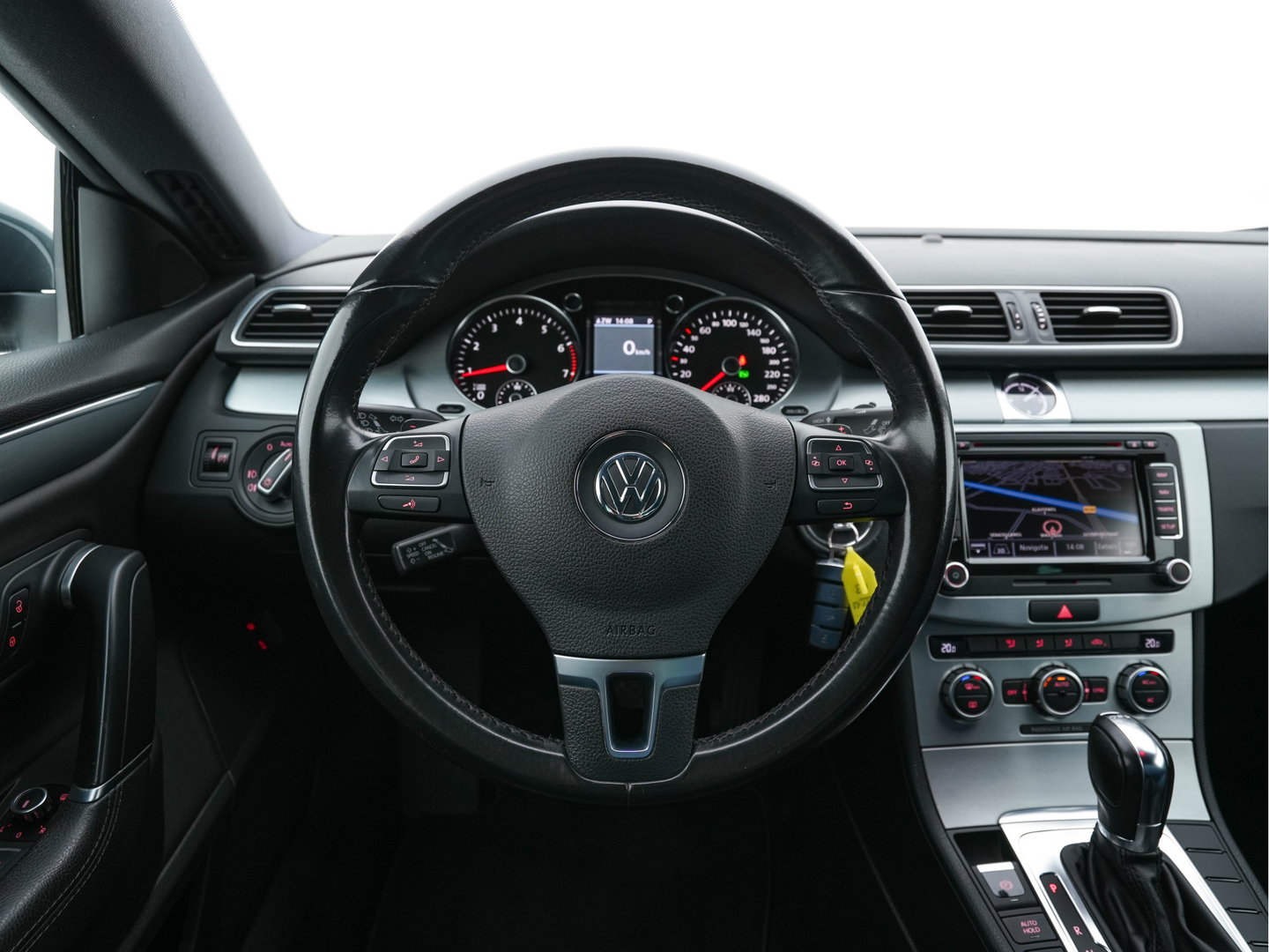 Volkswagen CC 1.8 TSI Aut. *LEATHER | BI-XENON | HEATED-SPORTSEATS | NAVI-FULLMAP | ECC | PDC | CRUISE | SHIFTPADDLES | PRIVACY-GLASS | TOWBAR | 18''ALU*