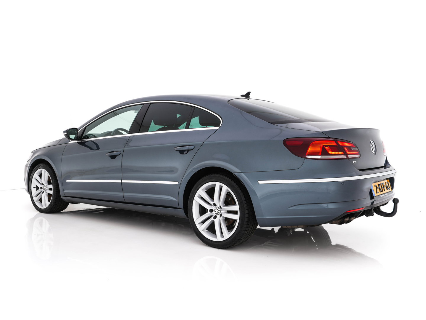 Volkswagen CC 1.8 TSI Aut. *LEATHER | BI-XENON | HEATED-SPORTSEATS | NAVI-FULLMAP | ECC | PDC | CRUISE | SHIFTPADDLES | PRIVACY-GLASS | TOWBAR | 18''ALU*