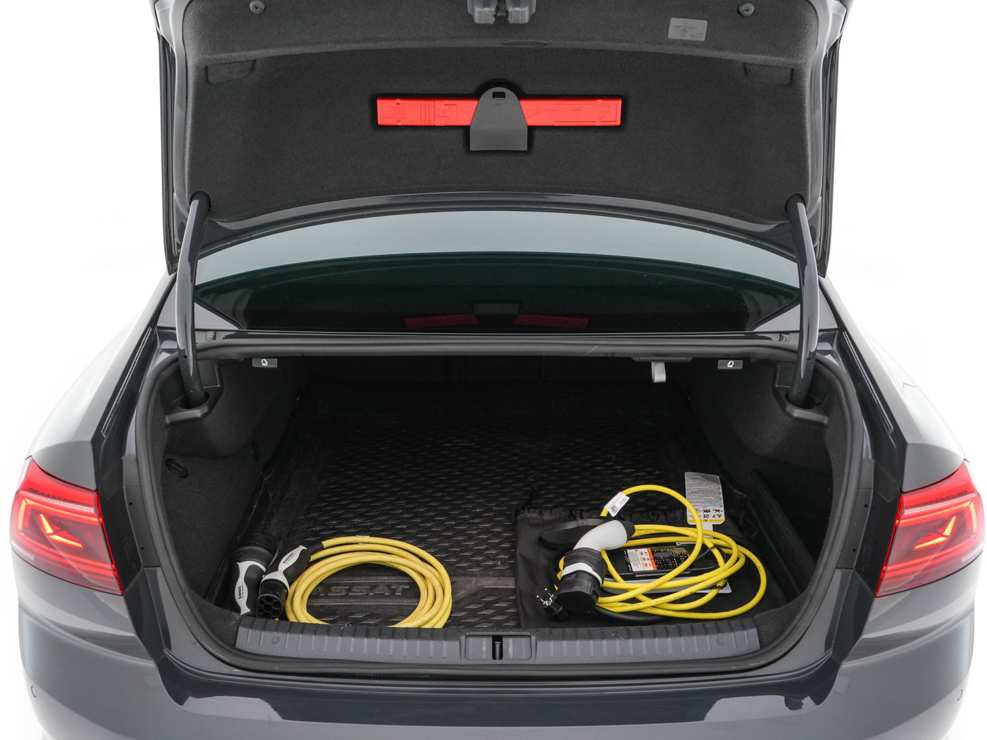 Volkswagen Passat 1.4 TSI GTE Business (Plug-In) (INCL-BTW) Aut. *FULL-LED | DIGI-COCKPIT | ADAPTIVE-CRUISE | NAVI-FULLMAP | KEYLESS | DAB+ | COMFORT-SEATS | SHIFTPADDLES | PRIVACY-GLASS | PDC | CAMERA | CARPLAY | 17''ALU*