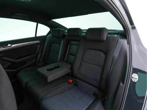Volkswagen Passat 1.4 TSI GTE Business (Plug-In) (INCL-BTW) Aut. *FULL-LED | DIGI-COCKPIT | ADAPTIVE-CRUISE | NAVI-FULLMAP | KEYLESS | DAB+ | COMFORT-SEATS | SHIFTPADDLES | PRIVACY-GLASS | PDC | CAMERA | CARPLAY | 17''ALU*