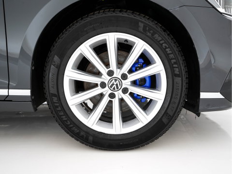 Volkswagen Passat 1.4 TSI GTE Business (Plug-In) (INCL-BTW) Aut. *FULL-LED | DIGI-COCKPIT | ADAPTIVE-CRUISE | NAVI-FULLMAP | KEYLESS | DAB+ | COMFORT-SEATS | SHIFTPADDLES | PRIVACY-GLASS | PDC | CAMERA | CARPLAY | 17''ALU*