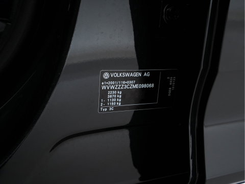 Volkswagen Passat 1.4 TSI GTE Business (Plug-In) (INCL-BTW) Aut. *FULL-LED | DIGI-COCKPIT | ADAPTIVE-CRUISE | NAVI-FULLMAP | KEYLESS | DAB+ | COMFORT-SEATS | SHIFTPADDLES | PRIVACY-GLASS | PDC | CAMERA | CARPLAY | 17''ALU*
