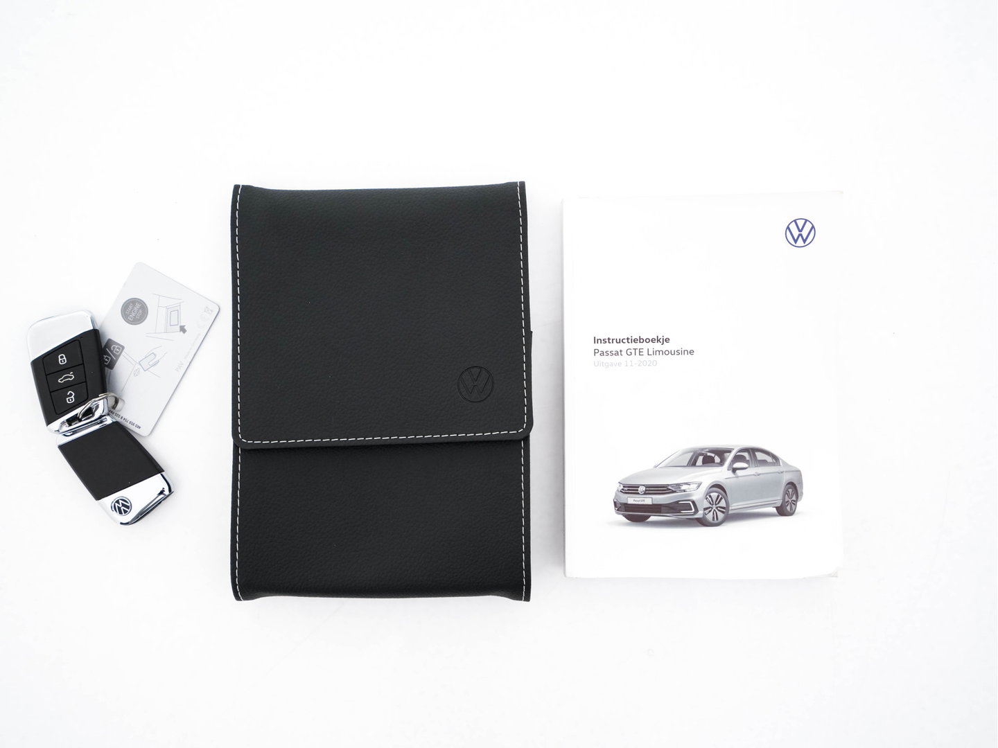 Volkswagen Passat 1.4 TSI GTE Business (Plug-In) (INCL-BTW) Aut. *FULL-LED | DIGI-COCKPIT | ADAPTIVE-CRUISE | NAVI-FULLMAP | KEYLESS | DAB+ | COMFORT-SEATS | SHIFTPADDLES | PRIVACY-GLASS | PDC | CAMERA | CARPLAY | 17''ALU*