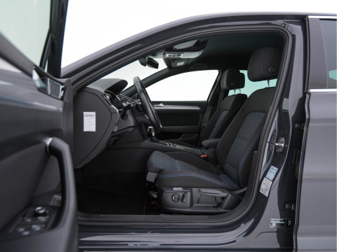 Volkswagen Passat 1.4 TSI GTE Business (Plug-In) (INCL-BTW) Aut. *FULL-LED | DIGI-COCKPIT | ADAPTIVE-CRUISE | NAVI-FULLMAP | KEYLESS | DAB+ | COMFORT-SEATS | SHIFTPADDLES | PRIVACY-GLASS | PDC | CAMERA | CARPLAY | 17''ALU*