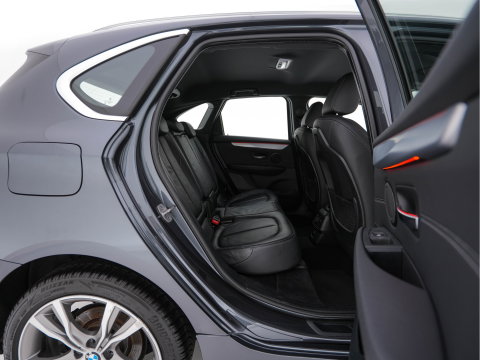 BMW 2 Serie Active Tourer 216d Sportline Corporate Lease High Executive Aut. *LEATHER | FULL-LED | HEATED-SPORTSEATS | NAVI-FULLMAP | ECC | HEAD-UP | PDC | CRUISE | 18''ALU*