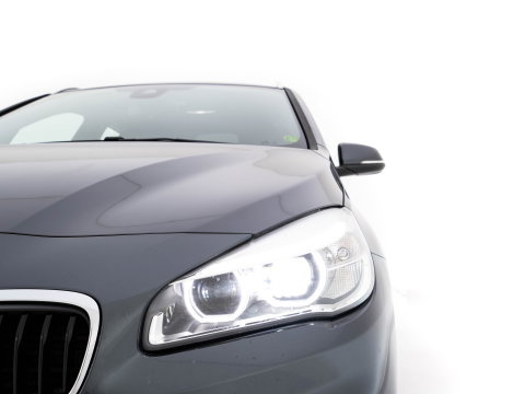 BMW 2 Serie Active Tourer 216d Sportline Corporate Lease High Executive Aut. *LEATHER | FULL-LED | HEATED-SPORTSEATS | NAVI-FULLMAP | ECC | HEAD-UP | PDC | CRUISE | 18''ALU*