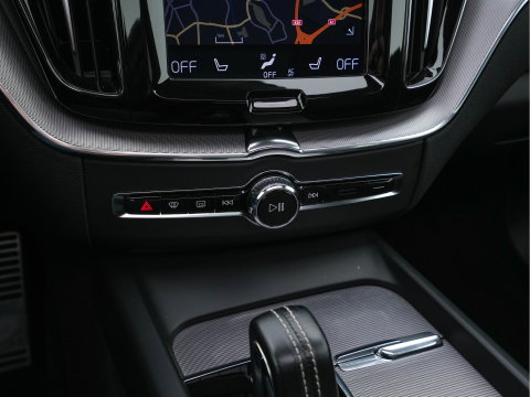 Volvo XC60 2.0 B5 R-Design Business Pro (INCL-BTW) Aut. *PANO | LEATHER | MEMORY-PACK | HEATED-SPORTSEATS | CAMERA | NAVI-FULLMAP | SHIFTPADDLES | PRIVACY-GLASS | AIRSUSPENSION | ECC | PDC | CRUISE | 19''ALU