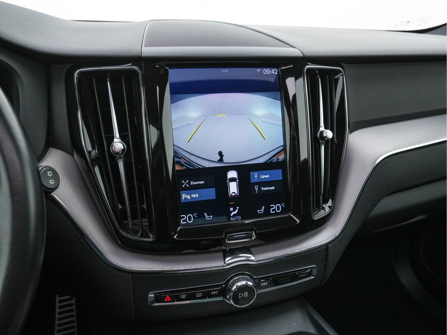 Volvo XC60 2.0 B5 R-Design Business Pro (INCL-BTW) Aut. *PANO | LEATHER | MEMORY-PACK | HEATED-SPORTSEATS | CAMERA | NAVI-FULLMAP | SHIFTPADDLES | PRIVACY-GLASS | AIRSUSPENSION | ECC | PDC | CRUISE | 19''ALU