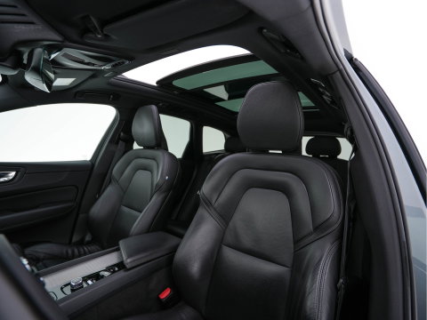 Volvo XC60 2.0 B5 R-Design Business Pro (INCL-BTW) Aut. *PANO | LEATHER | MEMORY-PACK | HEATED-SPORTSEATS | CAMERA | NAVI-FULLMAP | SHIFTPADDLES | PRIVACY-GLASS | AIRSUSPENSION | ECC | PDC | CRUISE | 19''ALU