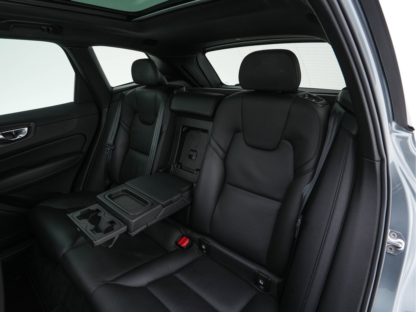 Volvo XC60 2.0 B5 R-Design Business Pro (INCL-BTW) Aut. *PANO | LEATHER | MEMORY-PACK | HEATED-SPORTSEATS | CAMERA | NAVI-FULLMAP | SHIFTPADDLES | PRIVACY-GLASS | AIRSUSPENSION | ECC | PDC | CRUISE | 19''ALU