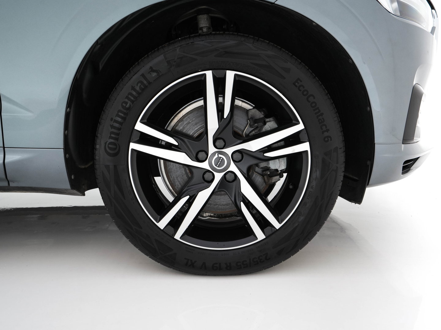 Volvo XC60 2.0 B5 R-Design Business Pro (INCL-BTW) Aut. *PANO | LEATHER | MEMORY-PACK | HEATED-SPORTSEATS | CAMERA | NAVI-FULLMAP | SHIFTPADDLES | PRIVACY-GLASS | AIRSUSPENSION | ECC | PDC | CRUISE | 19''ALU