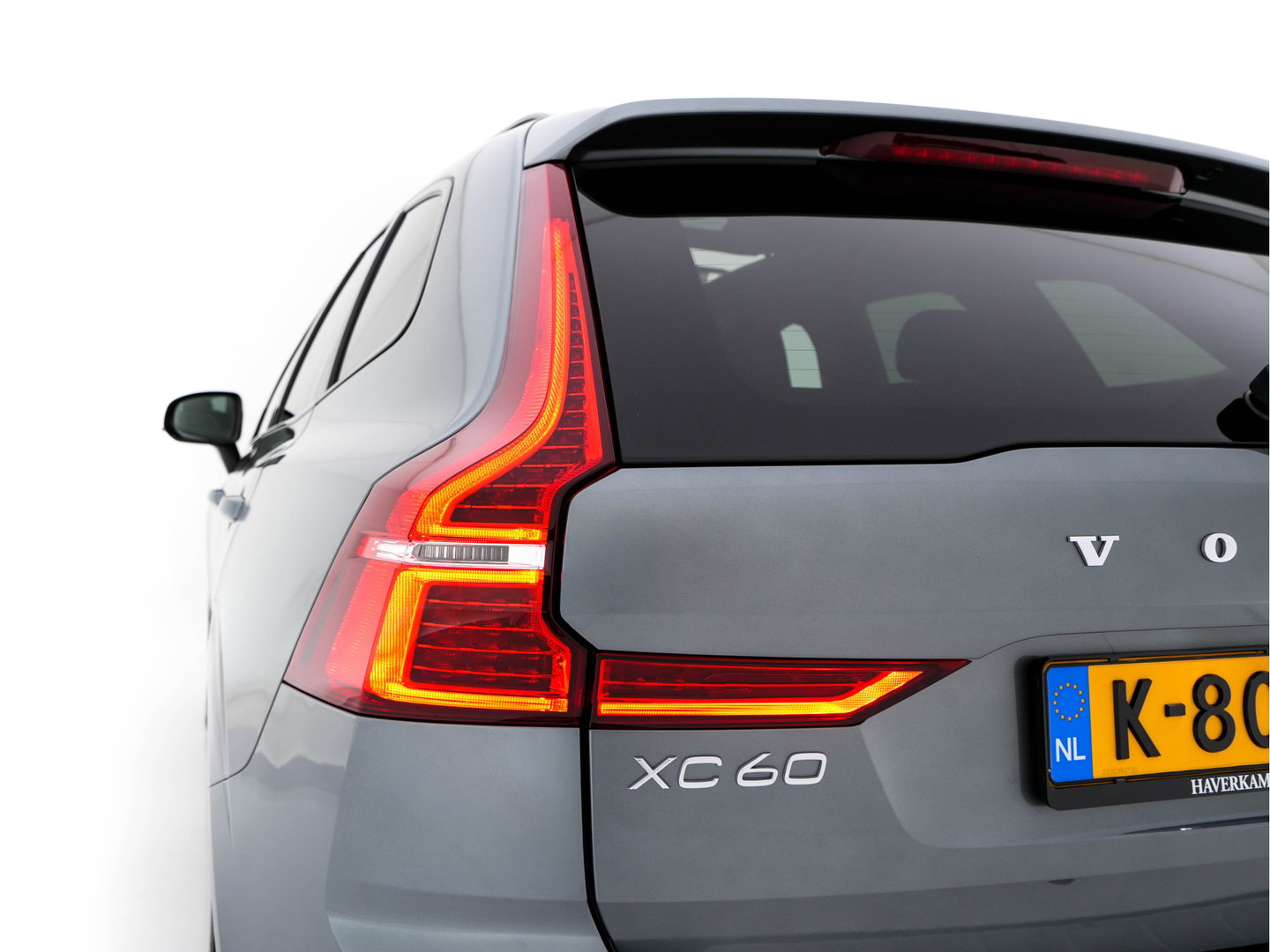 Volvo XC60 2.0 B5 R-Design Business Pro (INCL-BTW) Aut. *PANO | LEATHER | MEMORY-PACK | HEATED-SPORTSEATS | CAMERA | NAVI-FULLMAP | SHIFTPADDLES | PRIVACY-GLASS | AIRSUSPENSION | ECC | PDC | CRUISE | 19''ALU