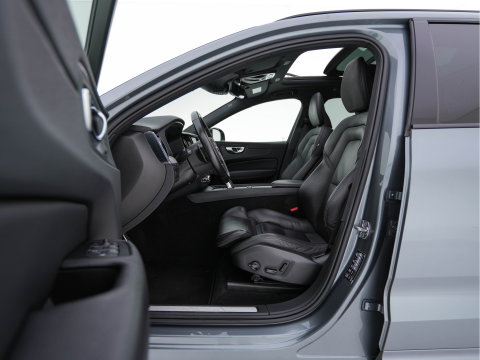 Volvo XC60 2.0 B5 R-Design Business Pro (INCL-BTW) Aut. *PANO | LEATHER | MEMORY-PACK | HEATED-SPORTSEATS | CAMERA | NAVI-FULLMAP | SHIFTPADDLES | PRIVACY-GLASS | AIRSUSPENSION | ECC | PDC | CRUISE | 19''ALU
