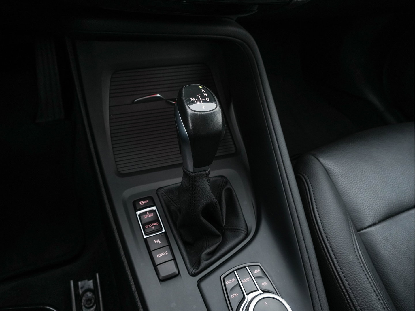 BMW X1 xDrive25e eDrive Edition ( Plug-In ) (INCL-BTW) *LEATHER | FULL-LED | HARMAN/KARDON | CAMERA | HEATED-COMFORTSEATS | NAVI-FULLMAP | ECC | KEYLESS |  PDC | CRUISE | DAB | TOWBAR | HEAD-UP | 17''ALU*