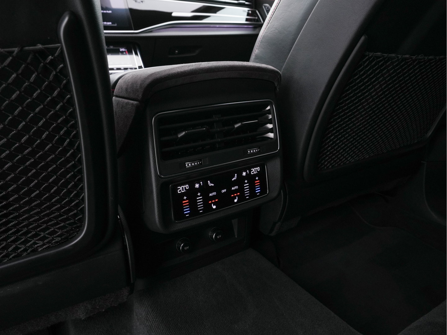 Audi RS Q8 4.0 TFSI Quattro * PANO | MILLTEK-EXHAUST | CERAMIC-BRAKES | CARBON-PACK | LEATHER | MEMORY-PACK | 4-WHEEL-STEERING | AIRSUSPENSION | BANG&OLUFSEN | ADAPTIVE-CRUISE | BLINDSPOT | TOPVIEW | SOFTCLOSE |  ....