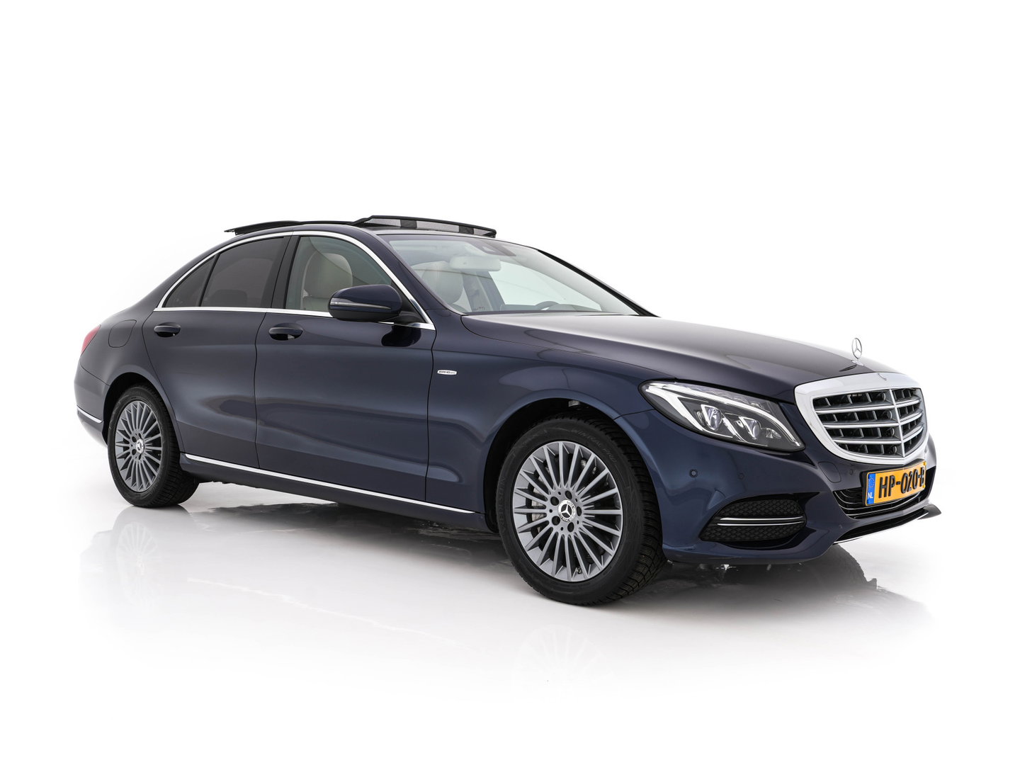 Mercedes-Benz C-Klasse 350 e Lease Edition Aut. *PANO | LUXURY-LEATHER | BURMESTER-AUDIO | FULL-LED | NAVI-FULLMAP | HEATED-SPORTSEATS | CAMERA | AIRMATIC | PRIVACY-GLASS | ECC | CRUISE | KEYLESS | 17''ALU*
