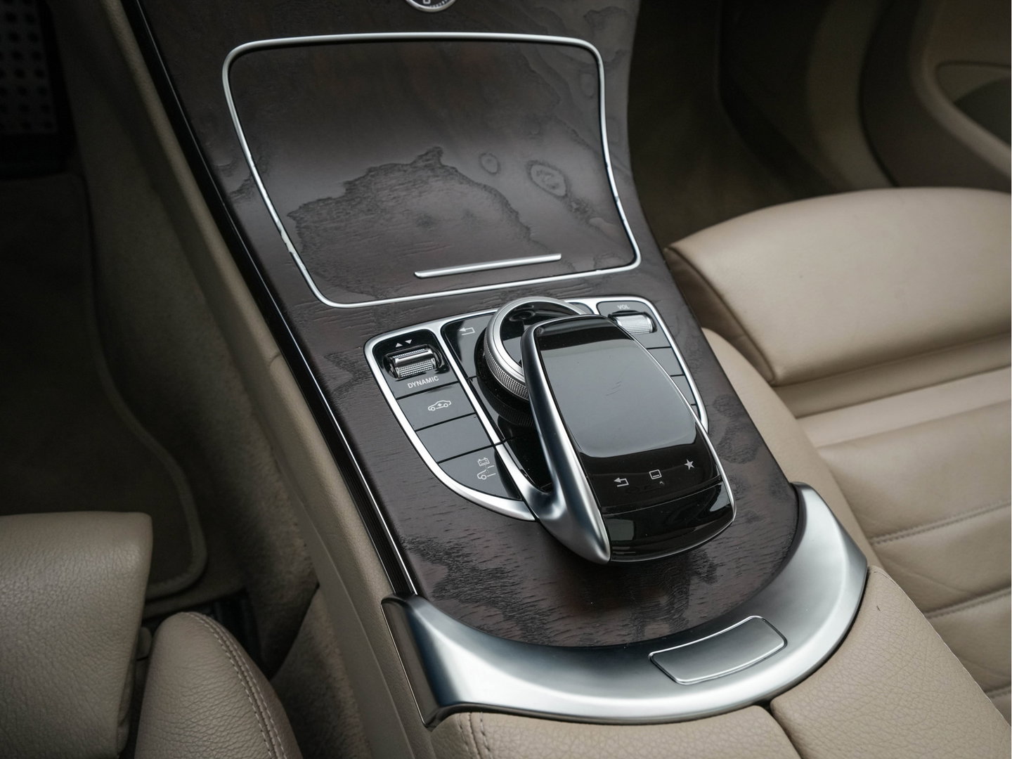 Mercedes-Benz C-Klasse 350 e Lease Edition Aut. *PANO | LUXURY-LEATHER | BURMESTER-AUDIO | FULL-LED | NAVI-FULLMAP | HEATED-SPORTSEATS | CAMERA | AIRMATIC | PRIVACY-GLASS | ECC | CRUISE | KEYLESS | 17''ALU*