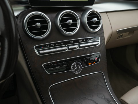 Mercedes-Benz C-Klasse 350 e Lease Edition Aut. *PANO | LUXURY-LEATHER | BURMESTER-AUDIO | FULL-LED | NAVI-FULLMAP | HEATED-SPORTSEATS | CAMERA | AIRMATIC | PRIVACY-GLASS | ECC | CRUISE | KEYLESS | 17''ALU*