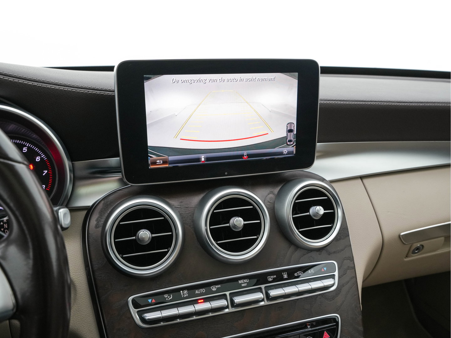Mercedes-Benz C-Klasse 350 e Lease Edition Aut. *PANO | LUXURY-LEATHER | BURMESTER-AUDIO | FULL-LED | NAVI-FULLMAP | HEATED-SPORTSEATS | CAMERA | AIRMATIC | PRIVACY-GLASS | ECC | CRUISE | KEYLESS | 17''ALU*