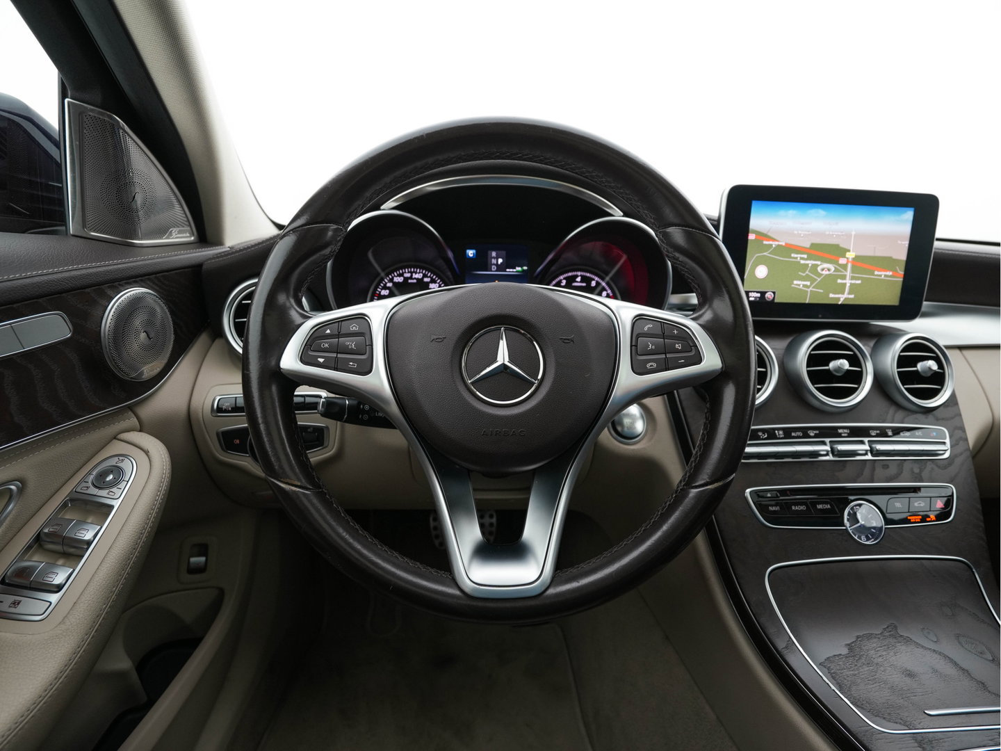 Mercedes-Benz C-Klasse 350 e Lease Edition Aut. *PANO | LUXURY-LEATHER | BURMESTER-AUDIO | FULL-LED | NAVI-FULLMAP | HEATED-SPORTSEATS | CAMERA | AIRMATIC | PRIVACY-GLASS | ECC | CRUISE | KEYLESS | 17''ALU*