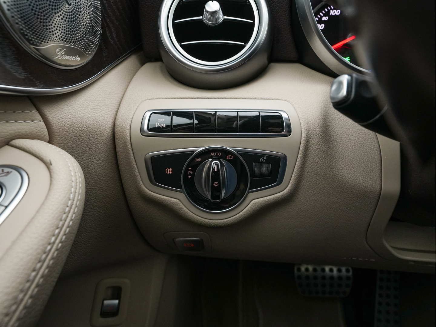 Mercedes-Benz C-Klasse 350 e Lease Edition Aut. *PANO | LUXURY-LEATHER | BURMESTER-AUDIO | FULL-LED | NAVI-FULLMAP | HEATED-SPORTSEATS | CAMERA | AIRMATIC | PRIVACY-GLASS | ECC | CRUISE | KEYLESS | 17''ALU*