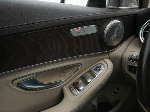 Mercedes-Benz C-Klasse 350 e Lease Edition Aut. *PANO | LUXURY-LEATHER | BURMESTER-AUDIO | FULL-LED | NAVI-FULLMAP | HEATED-SPORTSEATS | CAMERA | AIRMATIC | PRIVACY-GLASS | ECC | CRUISE | KEYLESS | 17''ALU*