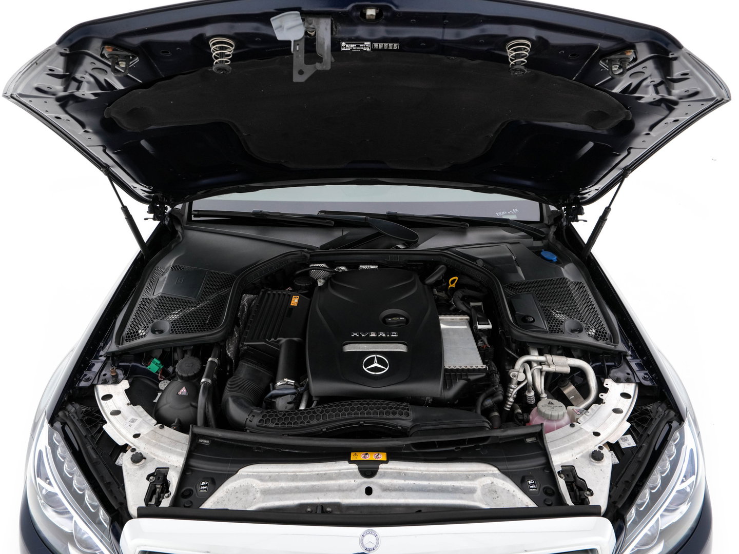 Mercedes-Benz C-Klasse 350 e Lease Edition Aut. *PANO | LUXURY-LEATHER | BURMESTER-AUDIO | FULL-LED | NAVI-FULLMAP | HEATED-SPORTSEATS | CAMERA | AIRMATIC | PRIVACY-GLASS | ECC | CRUISE | KEYLESS | 17''ALU*