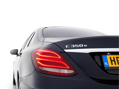 Mercedes-Benz C-Klasse 350 e Lease Edition Aut. *PANO | LUXURY-LEATHER | BURMESTER-AUDIO | FULL-LED | NAVI-FULLMAP | HEATED-SPORTSEATS | CAMERA | AIRMATIC | PRIVACY-GLASS | ECC | CRUISE | KEYLESS | 17''ALU*