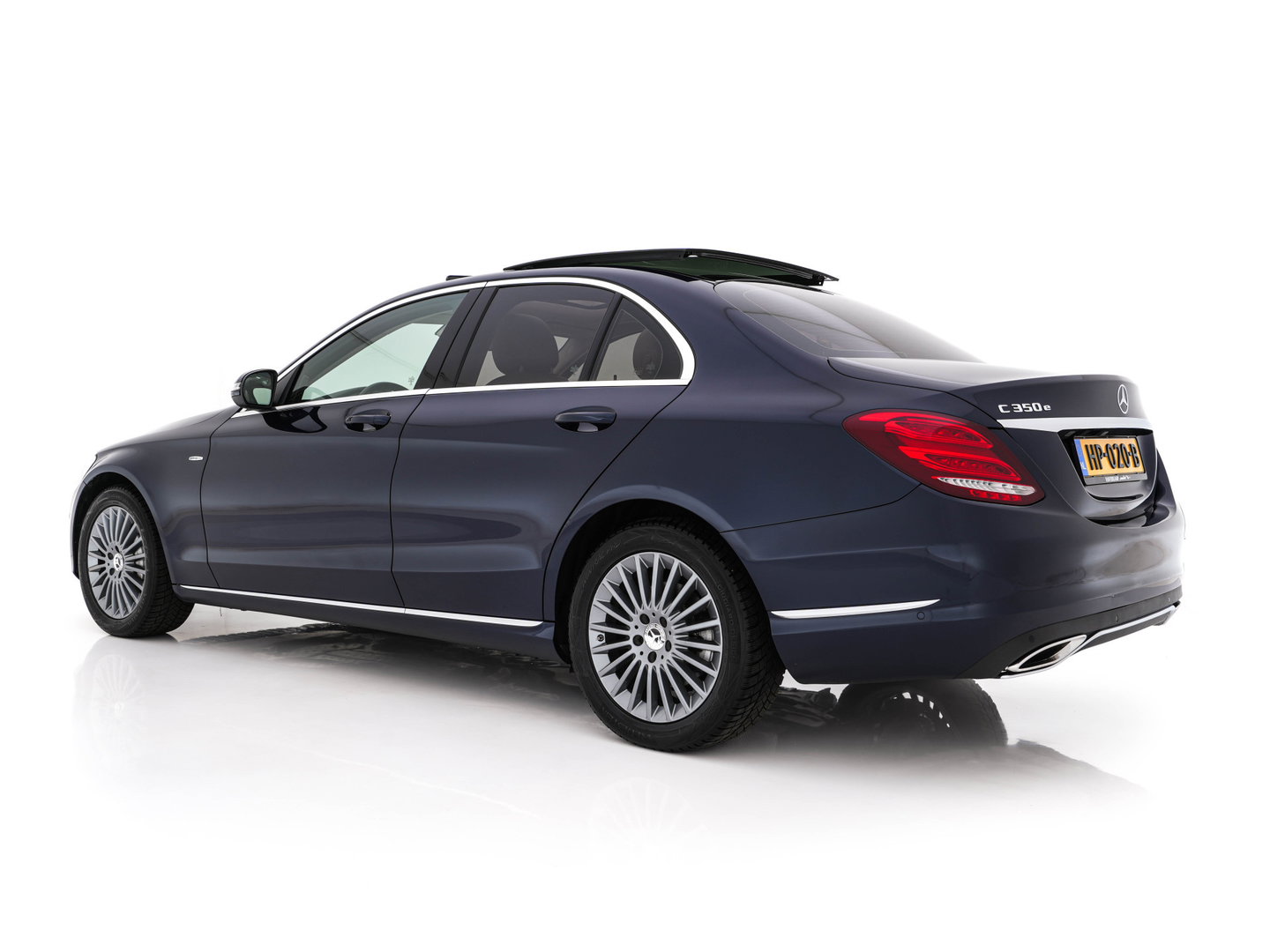 Mercedes-Benz C-Klasse 350 e Lease Edition Aut. *PANO | LUXURY-LEATHER | BURMESTER-AUDIO | FULL-LED | NAVI-FULLMAP | HEATED-SPORTSEATS | CAMERA | AIRMATIC | PRIVACY-GLASS | ECC | CRUISE | KEYLESS | 17''ALU*