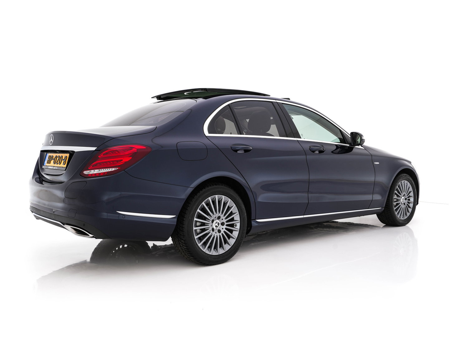 Mercedes-Benz C-Klasse 350 e Lease Edition Aut. *PANO | LUXURY-LEATHER | BURMESTER-AUDIO | FULL-LED | NAVI-FULLMAP | HEATED-SPORTSEATS | CAMERA | AIRMATIC | PRIVACY-GLASS | ECC | CRUISE | KEYLESS | 17''ALU*
