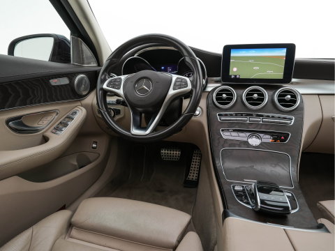 Mercedes-Benz C-Klasse 350 e Lease Edition Aut. *PANO | LUXURY-LEATHER | BURMESTER-AUDIO | FULL-LED | NAVI-FULLMAP | HEATED-SPORTSEATS | CAMERA | AIRMATIC | PRIVACY-GLASS | ECC | CRUISE | KEYLESS | 17''ALU*