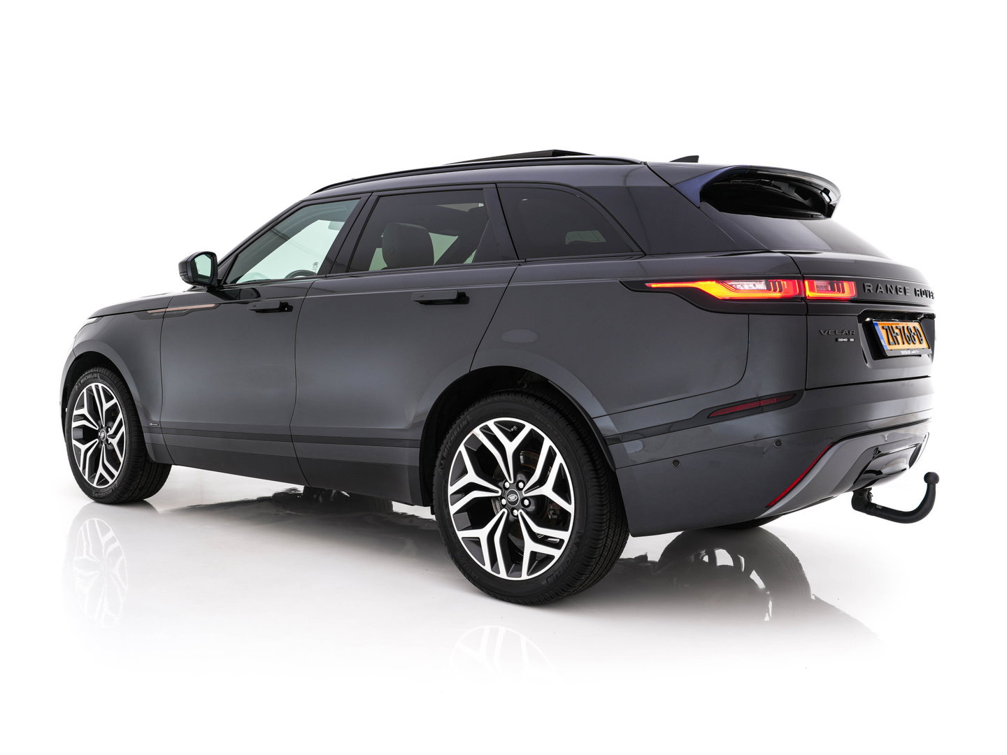 Land Rover Range Rover Velar 2.0 I4 AWD R-Dynamic HSE Aut. *PANO | LEATHER | FULL-LED | MEMORY-PACK | BLINDSPOT | MERIDIAN-SURROUND | DIGI-COCKPIT | CAMERA | KEYLESS | HEATED-COMFORTSEATS | PRIVACYGLASS | SHIFTPADDLES | HEAD-UP | 21"ALU*