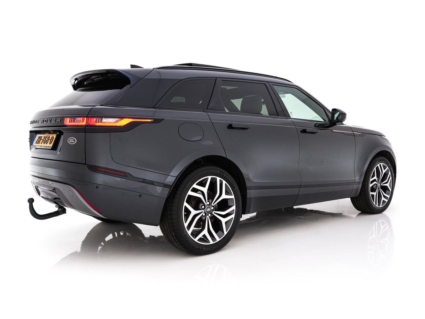 Land Rover Range Rover Velar 2.0 I4 AWD R-Dynamic HSE Aut. *PANO | LEATHER | FULL-LED | MEMORY-PACK | BLINDSPOT | MERIDIAN-SURROUND | DIGI-COCKPIT | CAMERA | KEYLESS | HEATED-COMFORTSEATS | PRIVACYGLASS | SHIFTPADDLES | HEAD-UP | 21"ALU*