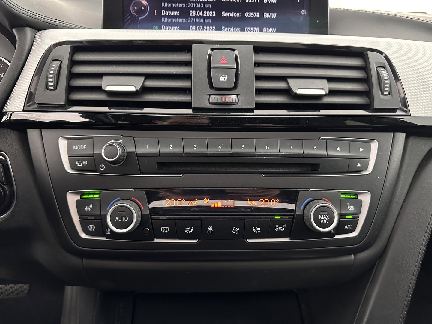 BMW 3 Serie 330D M-Sportpack High Executive Aut. *PANO | LEATHER | XENON | HARMAN/KARDON | MEMORY-PACK | BLINDSPOT | HEATED-SPORTSEATS | CAMERA | DAB | KEYLESS | ECC | HEAD-UP | PDC | ADAPTIVE-CRUISE | SHIFTPADDLES | TOWBAR |  18''ALU