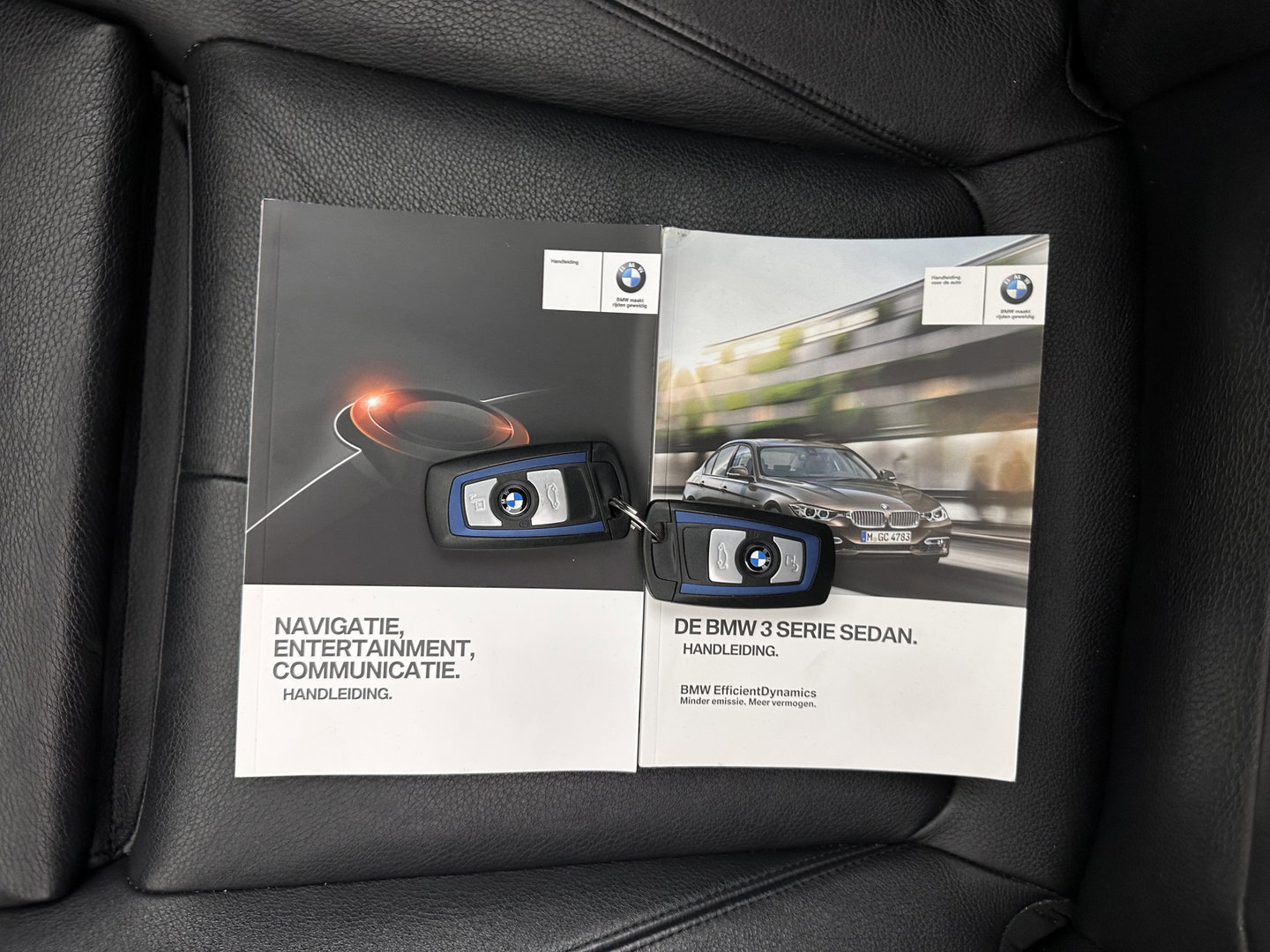 BMW 3 Serie 330D M-Sportpack High Executive Aut. *PANO | LEATHER | XENON | HARMAN/KARDON | MEMORY-PACK | BLINDSPOT | HEATED-SPORTSEATS | CAMERA | DAB | KEYLESS | ECC | HEAD-UP | PDC | ADAPTIVE-CRUISE | SHIFTPADDLES | TOWBAR |  18''ALU