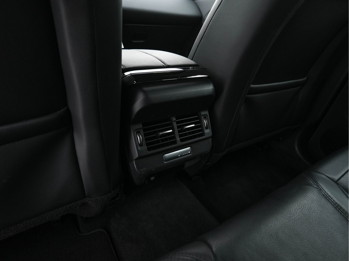 Land Rover Range Rover Evoque 2.0 D180 AWD SE (INCL-BTW) Aut. *LEATHER | FULL-LED | HEATED-COMFORTSEATS | NAVI-FULLMAP | SHIFTPADDLES | CAMERA | ECC | CARPLAY | PDC | CRUISE | 18''ALU*