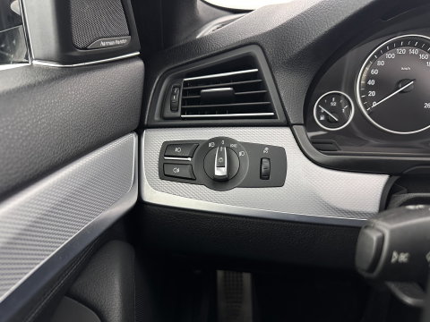 BMW 5 Serie 520i M-Sportpack High Executive Aut. *PANO | LEATHER | XENON | HARMAN/KARDON | HEATED-SPORTSEATS | NAVI-FULLMAP | PRIVACY-GLASS | SHIFTPADDLES | ECC | PDC | CRUISE | 18''ALU*