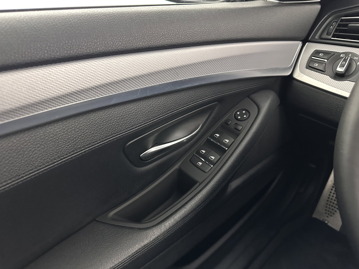 BMW 5 Serie 520i M-Sportpack High Executive Aut. *PANO | LEATHER | XENON | HARMAN/KARDON | HEATED-SPORTSEATS | NAVI-FULLMAP | PRIVACY-GLASS | SHIFTPADDLES | ECC | PDC | CRUISE | 18''ALU*
