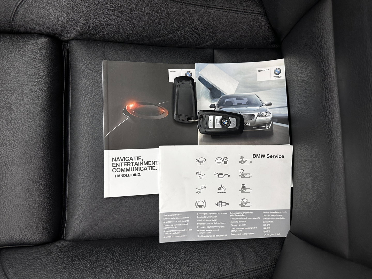 BMW 5 Serie 520i M-Sportpack High Executive Aut. *PANO | LEATHER | XENON | HARMAN/KARDON | HEATED-SPORTSEATS | NAVI-FULLMAP | PRIVACY-GLASS | SHIFTPADDLES | ECC | PDC | CRUISE | 18''ALU*