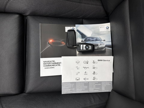 BMW 5 Serie 520i M-Sportpack High Executive Aut. *PANO | LEATHER | XENON | HARMAN/KARDON | HEATED-SPORTSEATS | NAVI-FULLMAP | PRIVACY-GLASS | SHIFTPADDLES | ECC | PDC | CRUISE | 18''ALU*