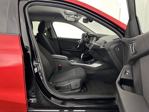BMW 1-serie 116D Executive Edition *DIGI-COCKPIT | FULL-LED | NAVI-FULLMAP | AMBIENTLIGHT | CRUISE | KEYLESS | PRIVACY-GLASS | ECC | PDC | 16"ALU*