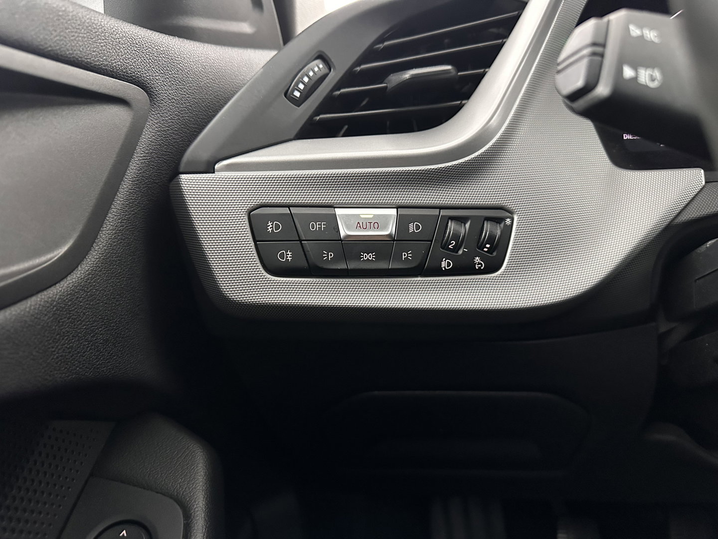 BMW 1-serie 116D Executive Edition *DIGI-COCKPIT | FULL-LED | NAVI-FULLMAP | AMBIENTLIGHT | CRUISE | KEYLESS | PRIVACY-GLASS | ECC | PDC | 16"ALU*
