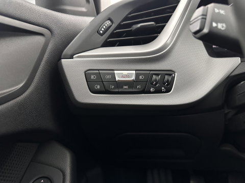 BMW 1-serie 116D Executive Edition *DIGI-COCKPIT | FULL-LED | NAVI-FULLMAP | AMBIENTLIGHT | CRUISE | KEYLESS | PRIVACY-GLASS | ECC | PDC | 16"ALU*